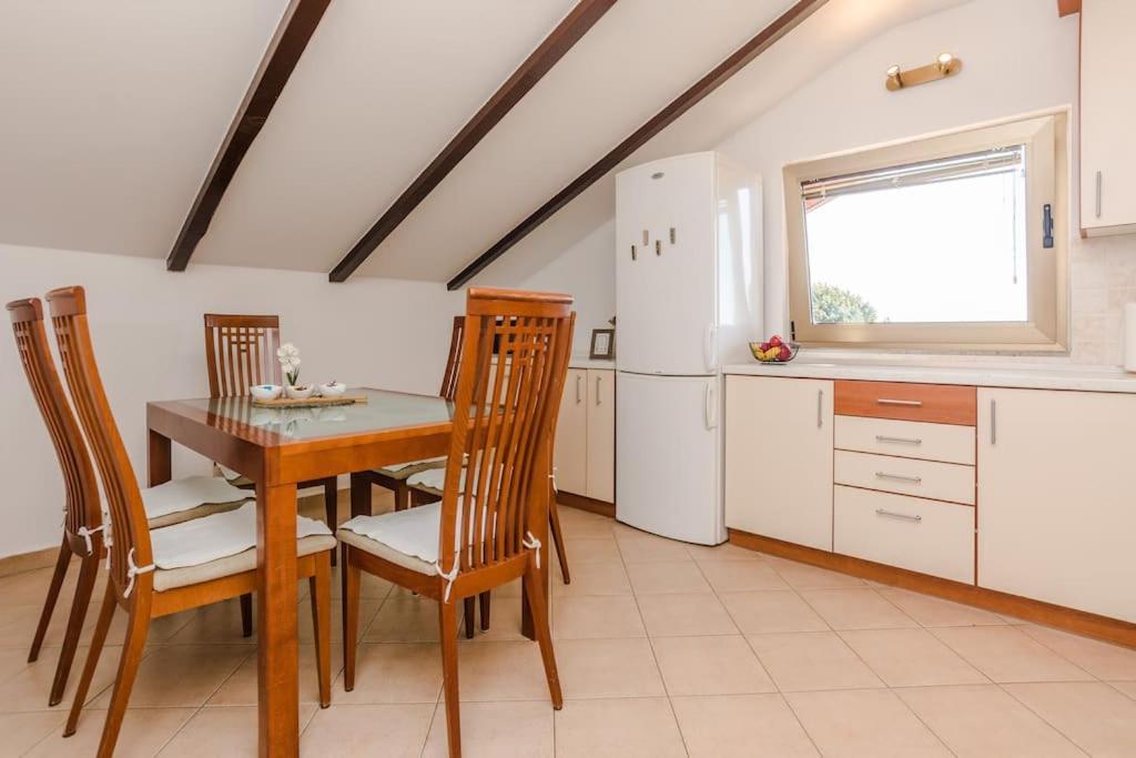 Apartment Roko - Up To 4 People With Free Parking Zadar Exterior foto